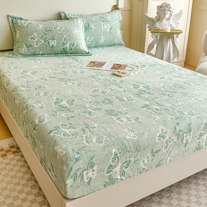 91家纺网 家纺一手货源 找家纺 金丝鸟家纺 2024新款加厚240g立体雕花牛奶绒床笠 蝴蝶飞 绿