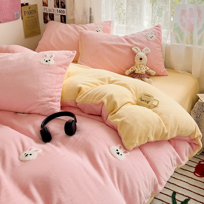 91家纺网 家纺一手货源 找家纺 眠帛家居 2024高克重牛奶绒卡通毛巾绣系列 小兔子