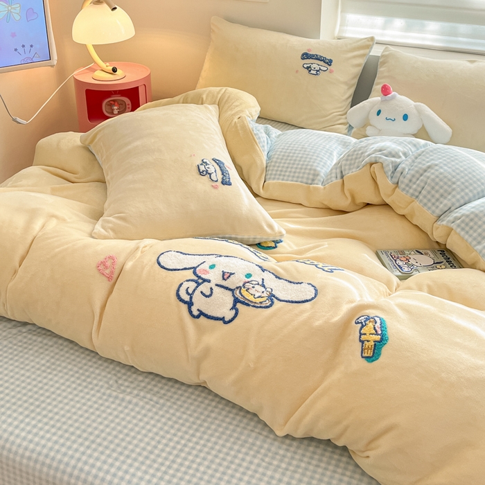 91家纺网 家纺一手货源 找家纺 金爱家 2024新款正版三丽鸥授权毛巾绣刺绣工艺加厚牛奶绒系列四件套 绒毛巾绣-清新大耳狗