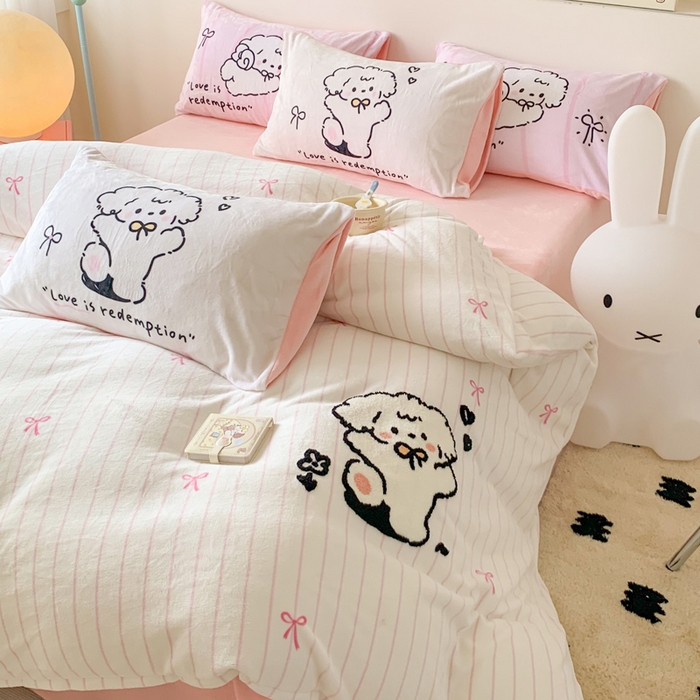 91家纺网 家纺一手货源 找家纺 澳萝拉 2024新款牛奶绒毛巾绣四件套 欢乐小狗