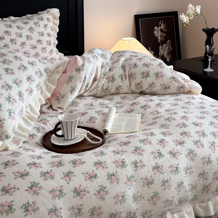 91家纺网 家纺一手货源 找家纺 潘朵拉家纺 2024爆款绒法式双层牛奶绒花边四件套 花溪