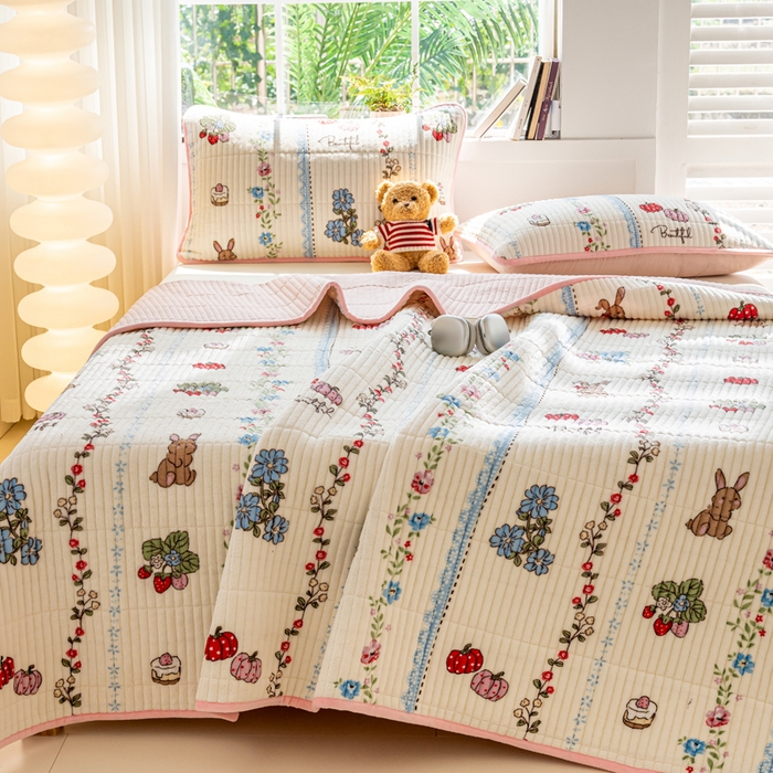 91家纺网 家纺一手货源 找家纺 X猫先生 2024新款牛奶绒床盖床垫小清新印花夹棉水洗棉炕盖双面两用 枝间梦