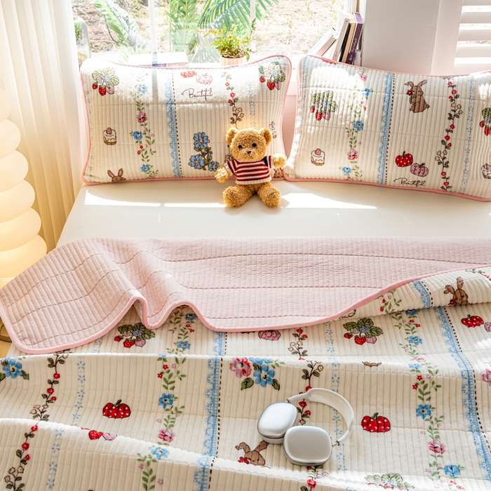 91家纺网 家纺一手货源 找家纺 X猫先生 2024新款牛奶绒床盖床垫小清新印花夹棉水洗棉炕盖双面两用 枝间梦