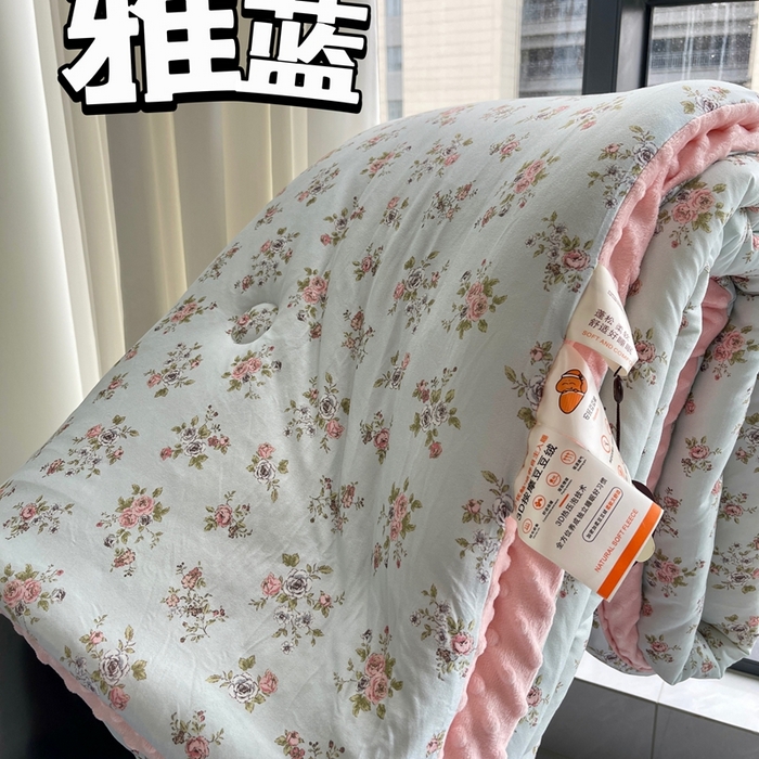 91家纺网 家纺一手货源 找家纺 奈萝家纺 2024新款秋冬印花针织棉豆豆绒春秋被冬被 雅蓝