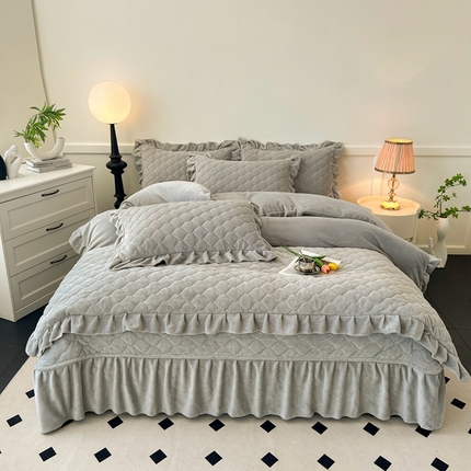 91家纺网 家纺一手货源 找家纺 屹成家纺 2024新款牛奶绒拼接款床盖四件套 拼接款-银灰