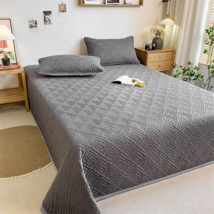 91家纺网 家纺一手货源 找家纺 叠派家纺 2024新款水洗棉回字纹夹棉床盖 星空灰-月光灰