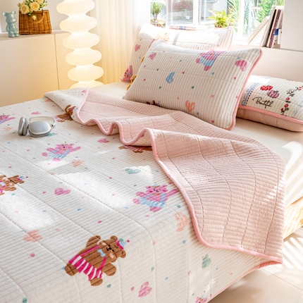91家纺网 家纺一手货源 找家纺 （总）X猫先生 2024新款牛奶绒床盖床垫小清新印花夹棉水洗棉炕盖双面两用