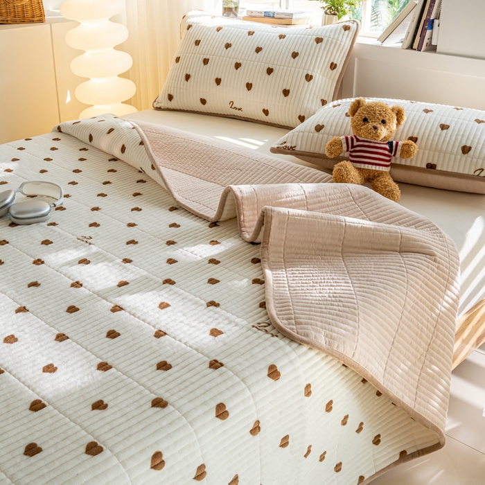 91家纺网 家纺一手货源 找家纺 X猫先生 2024新款牛奶绒床盖床垫小清新印花夹棉水洗棉炕盖双面两用 咖心