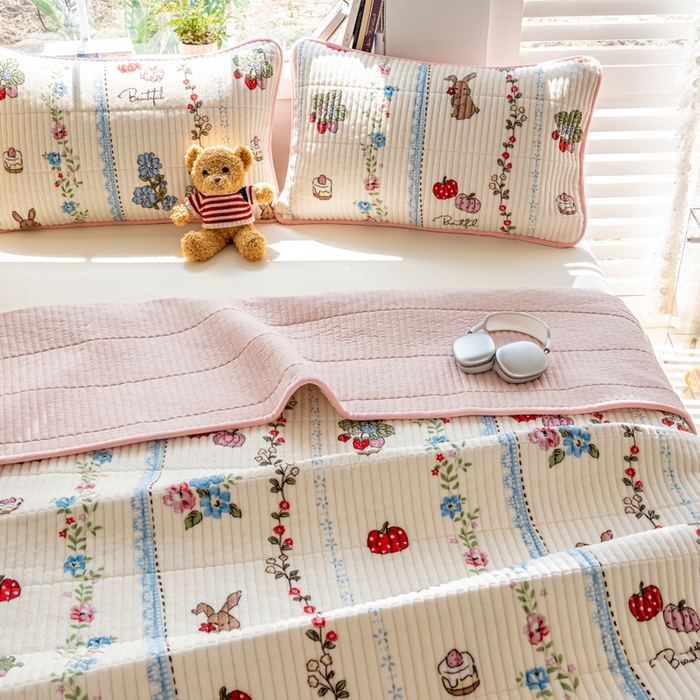 91家纺网 家纺一手货源 找家纺 X猫先生 2024新款牛奶绒床盖床垫小清新印花夹棉水洗棉炕盖双面两用 枝间梦