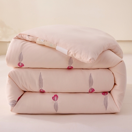 91家纺网 家纺一手货源 找家纺 尊康家纺（原磊科） 2024新款A类提花抗菌棉冬被 花前月下-浅玉