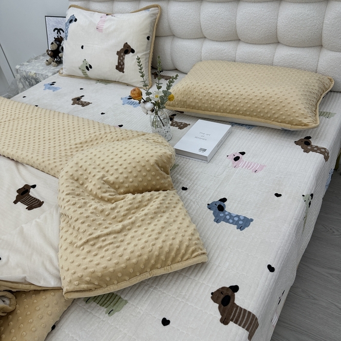 91家纺网 家纺一手货源 找家纺 暖居 2024新款婴儿绒 榻榻米炕盖床盖四件套 迷彩小狗