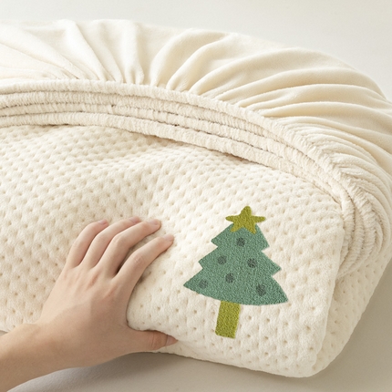 91家纺网 家纺一手货源 找家纺 居眠 2024新款华夫格毛巾绣夹棉床笠 夹棉款幸运树-奶白