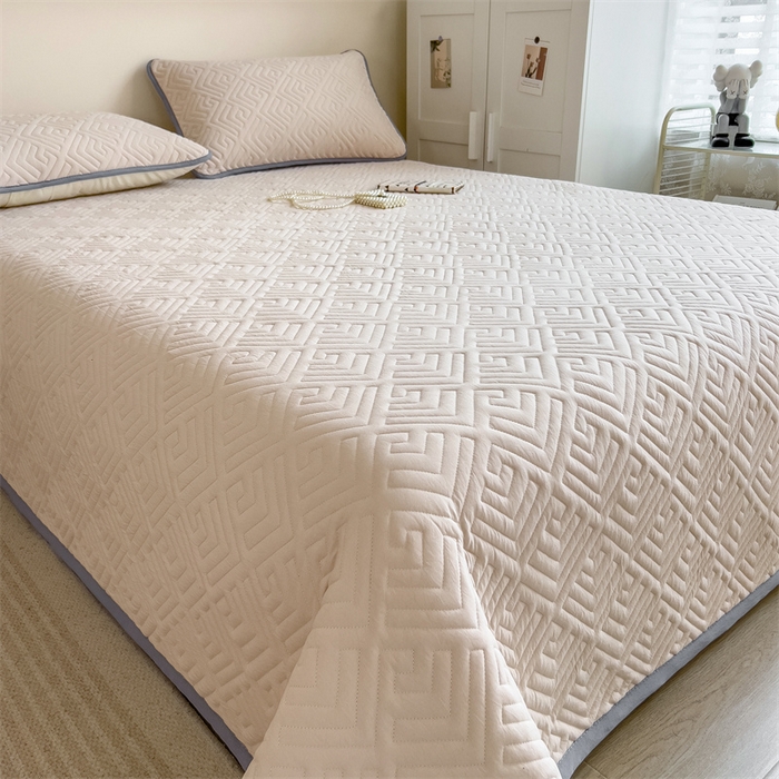 91家纺网 家纺一手货源 找家纺 叠派家纺 2024新款水洗棉回字纹夹棉床盖 奶咖-月光灰