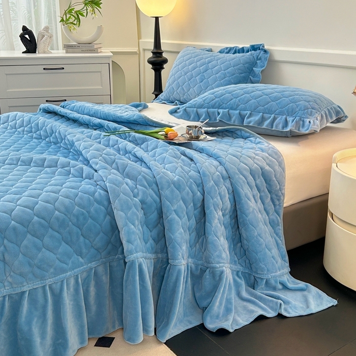 91家纺网 家纺一手货源 找家纺 屹成家纺 2024新款牛奶绒拼接款床盖四件套 拼接款-蓝色