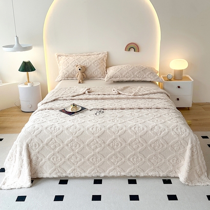 91家纺网 家纺一手货源 找家纺 （总）悦织湾 2025新款面包格塔芙绒舒棉绒蝴蝶毛毯卷边包边款