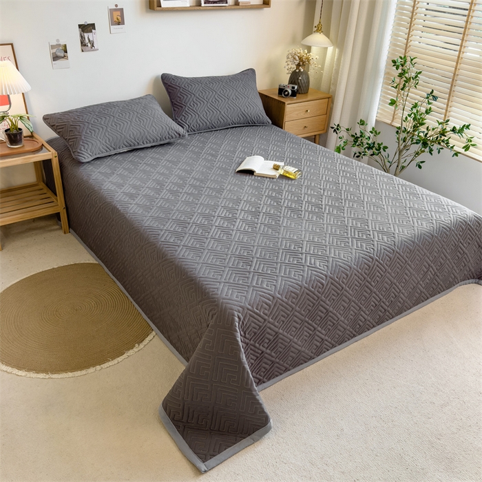91家纺网 家纺一手货源 找家纺 叠派家纺 2024新款水洗棉回字纹夹棉床盖 星空灰-月光灰