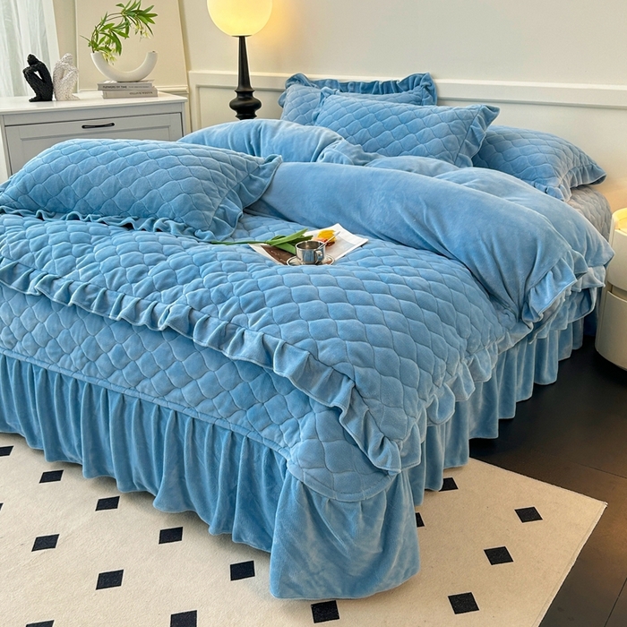 91家纺网 家纺一手货源 找家纺 屹成家纺 2024新款牛奶绒拼接款床盖四件套 拼接款-蓝色