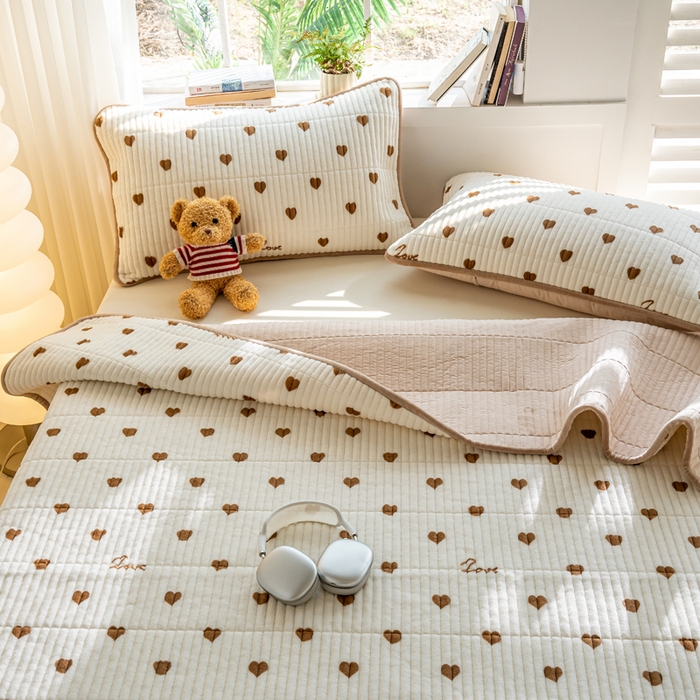 91家纺网 家纺一手货源 找家纺 X猫先生 2024新款牛奶绒床盖床垫小清新印花夹棉水洗棉炕盖双面两用 咖心