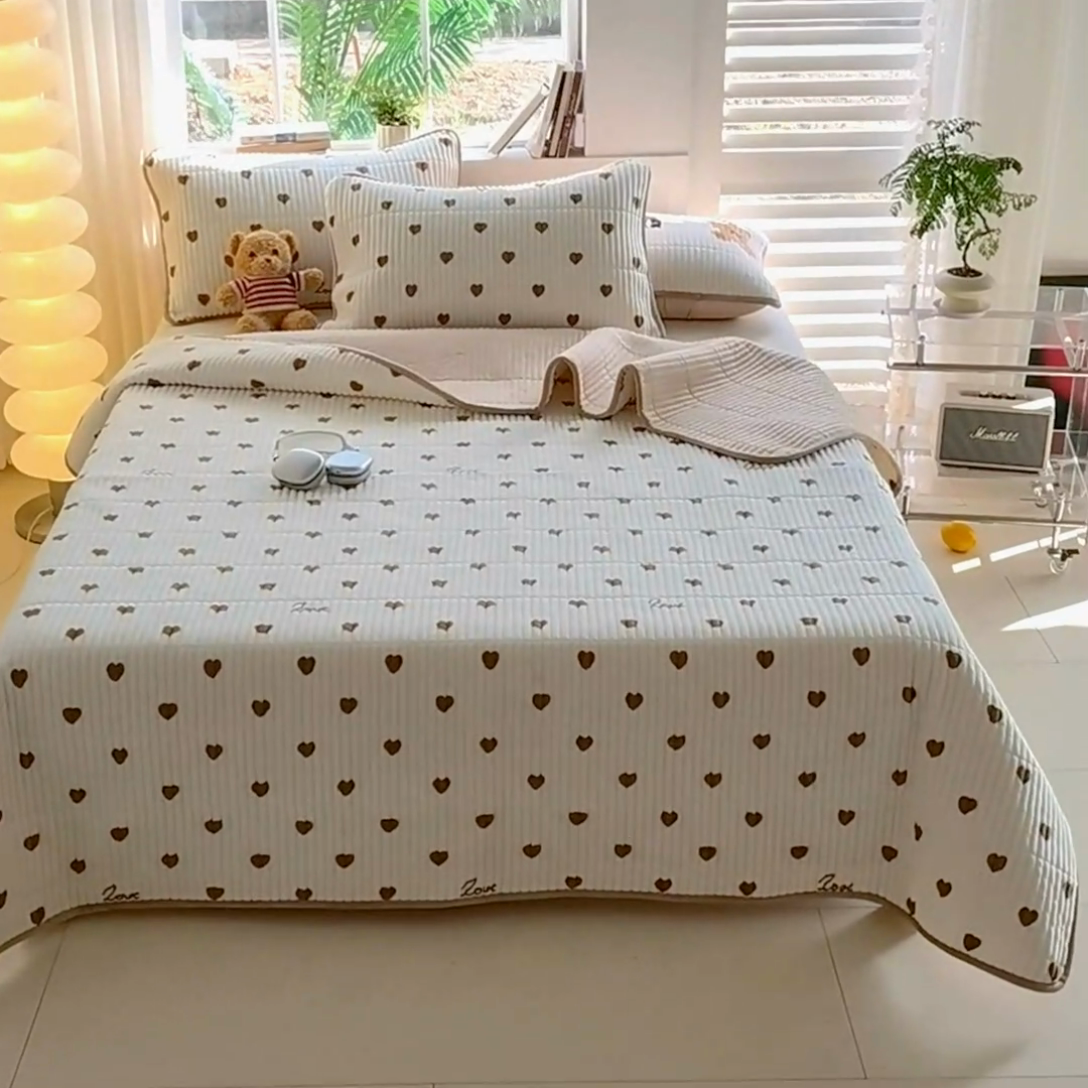 91家纺网 家纺一手货源 找家纺 X猫先生 2024新款牛奶绒床盖床垫小清新印花夹棉水洗棉炕盖双面两用 咖心