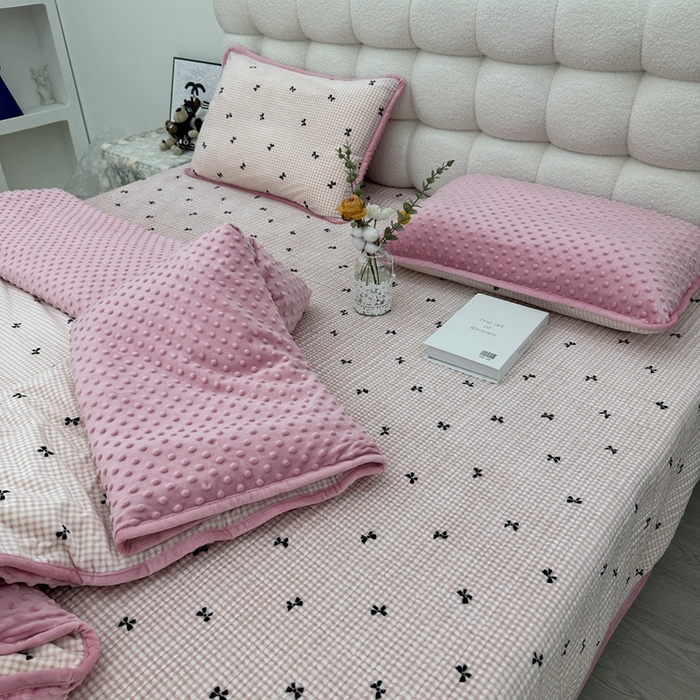 91家纺网 家纺一手货源 找家纺 暖居 2024新款婴儿绒 榻榻米炕盖床盖四件套 格子蝴蝶结粉