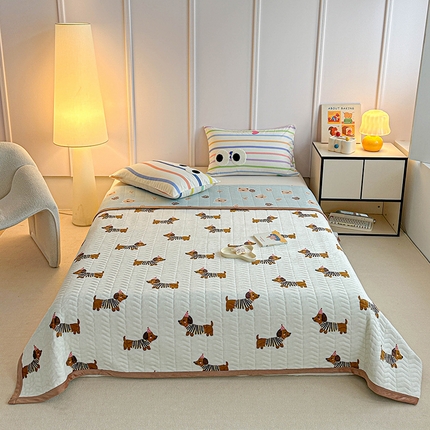 91家纺网 家纺一手货源 找家纺 源舜家纺 2025新款小清新印花牛奶绒床盖多用途盖毯系列 香肠狗