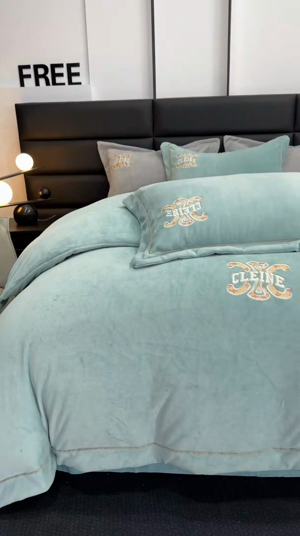 91家纺网 家纺一手货源 找家纺 羽梦家纺 2024秋冬新品260克加厚全工艺消光保暖花边刺绣牛奶绒四件套-遇见春屿系列 遇见春屿-湖蓝