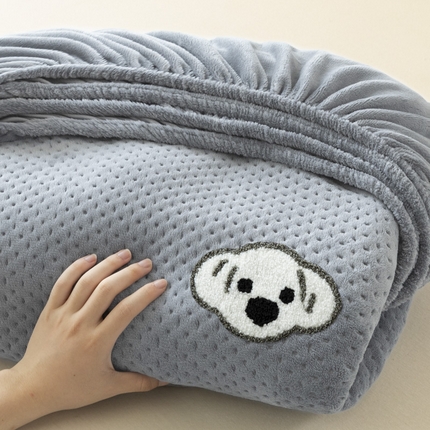 91家纺网 家纺一手货源 找家纺 居眠 2024新款华夫格毛巾绣夹棉床笠 夹棉款考拉-星灰