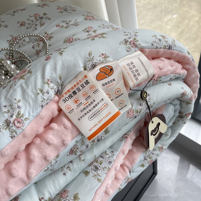 91家纺网 家纺一手货源 找家纺 奈萝家纺 2024新款秋冬印花针织棉豆豆绒春秋被冬被 雅蓝