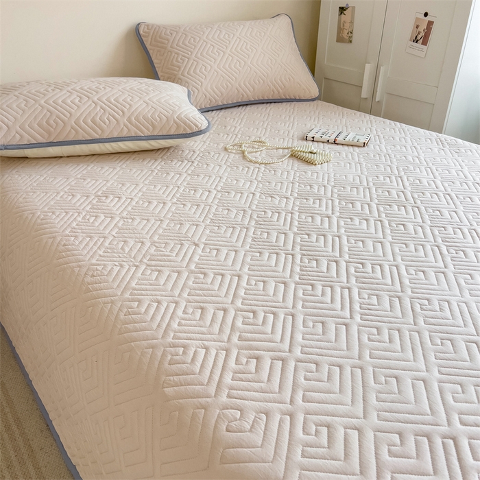 91家纺网 家纺一手货源 找家纺 叠派家纺 2024新款水洗棉回字纹夹棉床盖 奶咖-月光灰