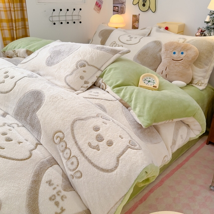 91家纺网 家纺一手货源 找家纺 ME/ERA HOME寐时代 2024新款雪花绒印花四件套爱心熊-绿