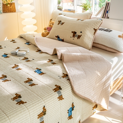 91家纺网 家纺一手货源 找家纺 （总）X猫先生 2024新款牛奶绒床盖床垫小清新印花夹棉水洗棉炕盖双面两用