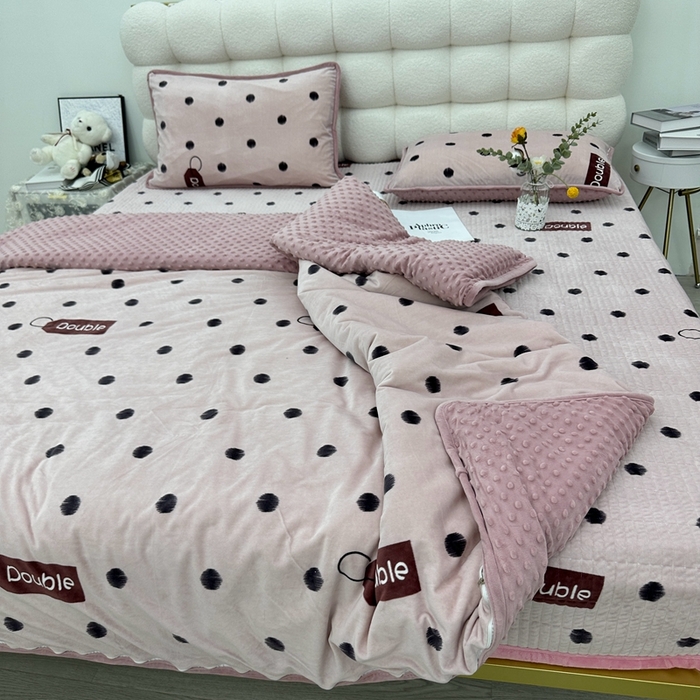 91家纺网 家纺一手货源 找家纺 暖居 2024新款婴儿绒 榻榻米炕盖床盖四件套 粉豆沙波点