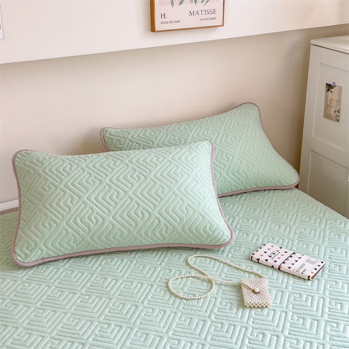 91家纺网 家纺一手货源 找家纺 叠派家纺 2024新款水洗棉回字纹夹棉床盖 果绿-奶昔驼