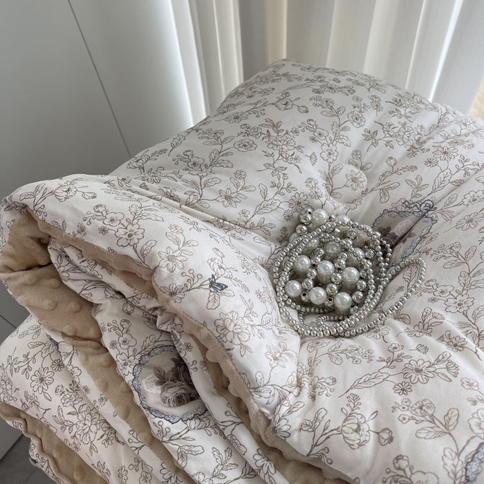 91家纺网 家纺一手货源 找家纺 奈萝家纺 2024新款秋冬印花针织棉豆豆绒春秋被冬被 墨然