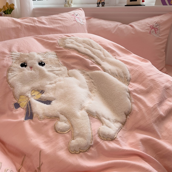 91家纺网 家纺一手货源 找家纺 （总）优色良品家纺 2024新款水洗棉重工刺绣贴布绣四件套-奶猫款式二