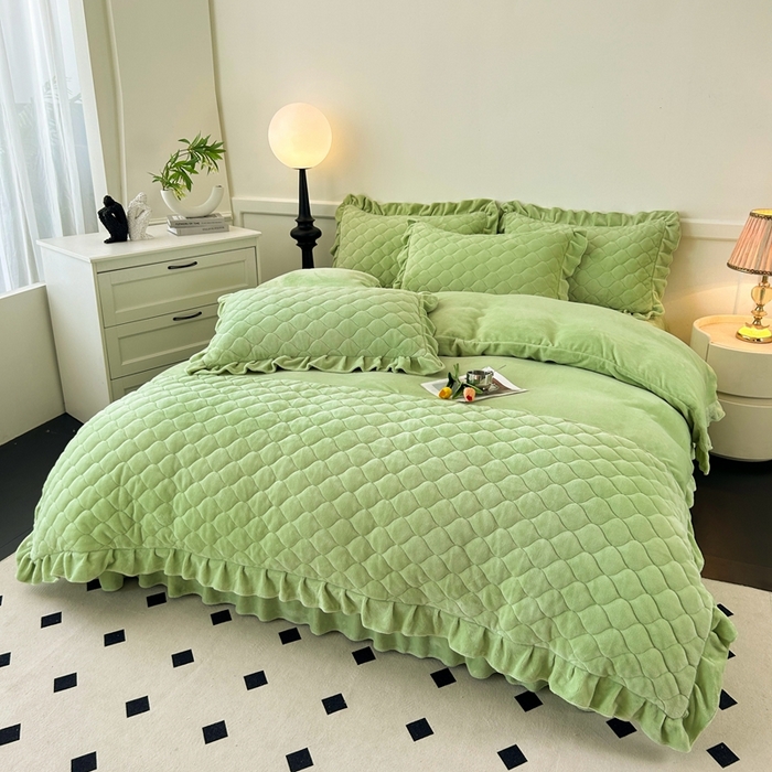 91家纺网 家纺一手货源 找家纺 屹成家纺 2024新款牛奶绒拼接款床盖四件套 拼接款-嫩绿