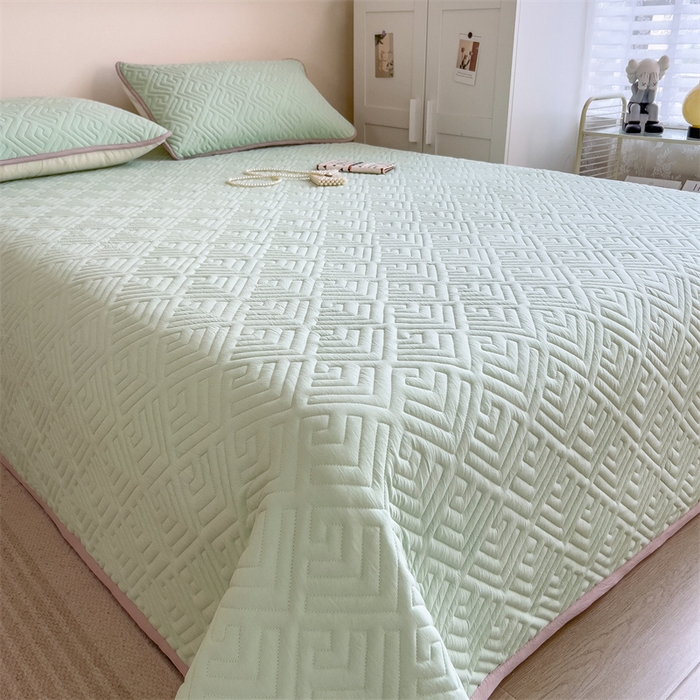 91家纺网 家纺一手货源 找家纺 叠派家纺 2024新款水洗棉回字纹夹棉床盖 果绿-奶昔驼