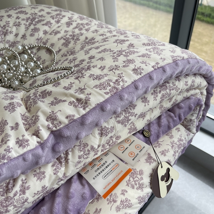 91家纺网 家纺一手货源 找家纺 奈萝家纺 2024新款秋冬印花针织棉豆豆绒春秋被冬被 薄雾花园