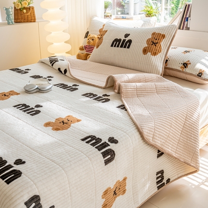 91家纺网 家纺一手货源 找家纺 （总）X猫先生 2024新款牛奶绒床盖床垫小清新印花夹棉水洗棉炕盖双面两用