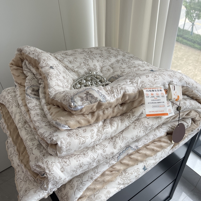 91家纺网 家纺一手货源 找家纺 奈萝家纺 2024新款秋冬印花针织棉豆豆绒春秋被冬被 墨然