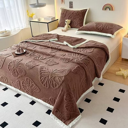 91家纺网 家纺一手货源 找家纺 （总）悦织湾 2025新款面包格塔芙绒舒棉绒蝴蝶毛毯卷边包边款