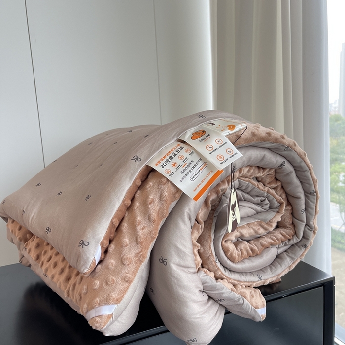 91家纺网 家纺一手货源 找家纺 奈萝家纺 2024新款秋冬印花针织棉豆豆绒春秋被冬被 蝴蝶结咖