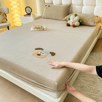 居眠 2024新款单层高克重牛奶绒毛巾绣床笠 牛奶绒泡芙狗 浅驼