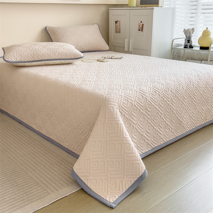 91家纺网 家纺一手货源 找家纺 叠派家纺 2024新款水洗棉回字纹夹棉床盖 奶咖-月光灰