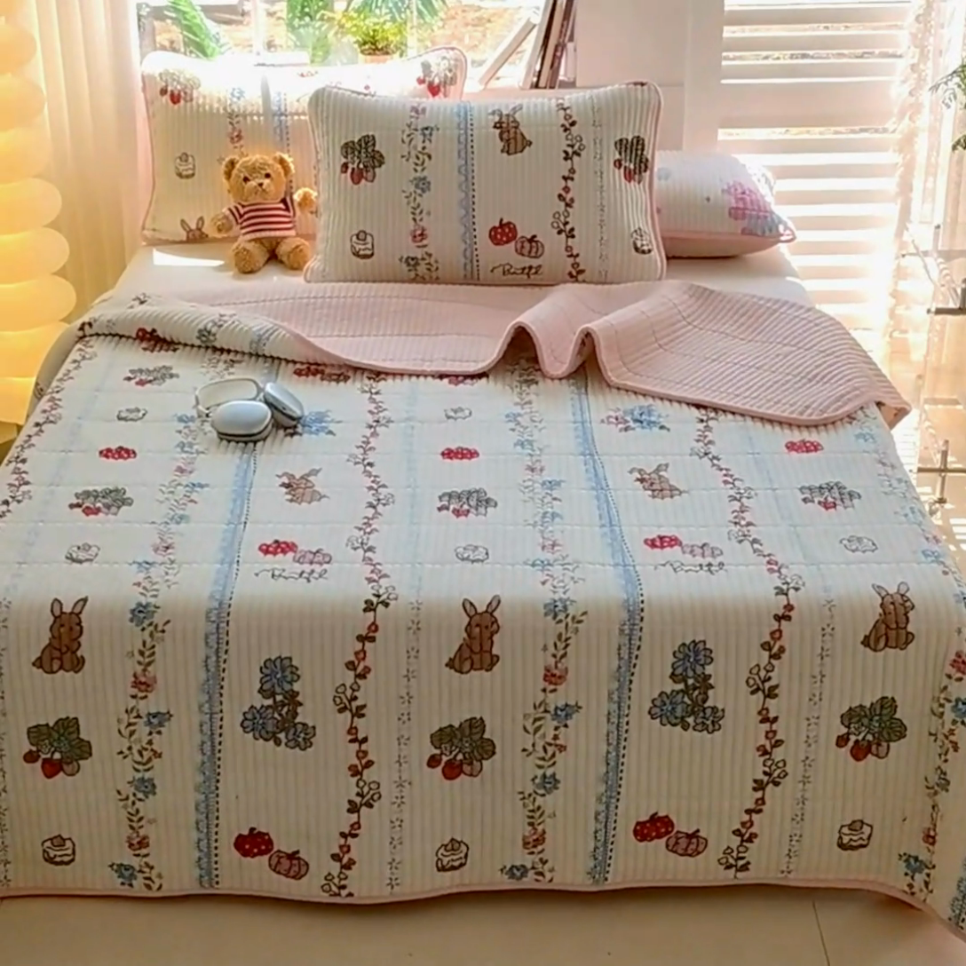 91家纺网 家纺一手货源 找家纺 X猫先生 2024新款牛奶绒床盖床垫小清新印花夹棉水洗棉炕盖双面两用 枝间梦