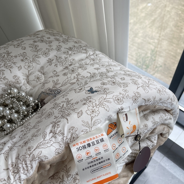 91家纺网 家纺一手货源 找家纺 奈萝家纺 2024新款秋冬印花针织棉豆豆绒春秋被冬被 墨然