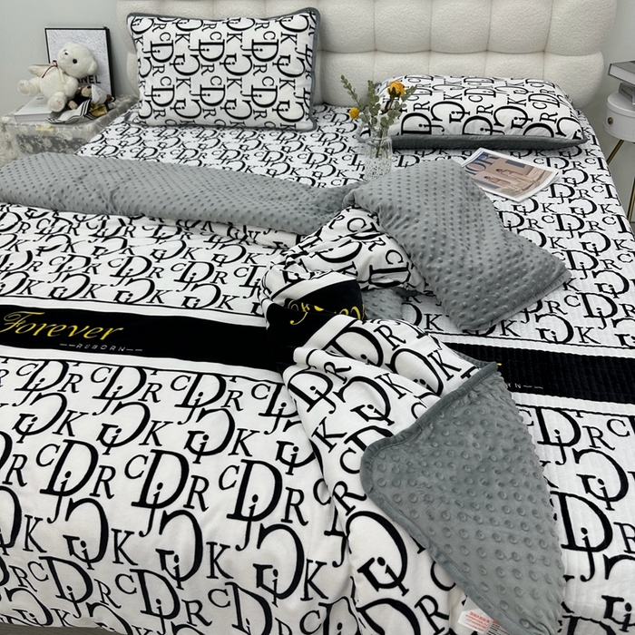 91家纺网 家纺一手货源 找家纺 暖居 2024新款婴儿绒 榻榻米炕盖床盖四件套 D字母