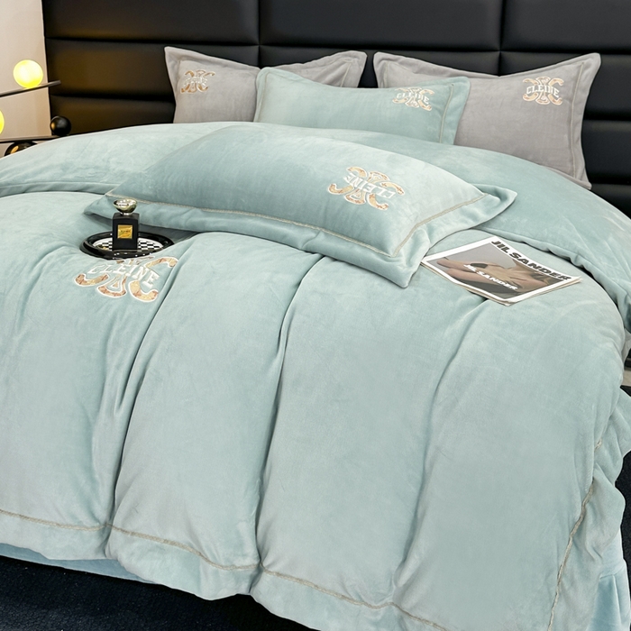 91家纺网 家纺一手货源 找家纺 羽梦家纺 2024秋冬新品260克加厚全工艺消光保暖花边刺绣牛奶绒四件套-遇见春屿系列 遇见春屿-湖蓝