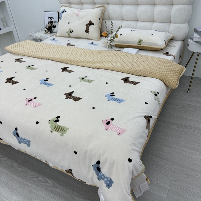 91家纺网 家纺一手货源 找家纺 暖居 2024新款婴儿绒 榻榻米炕盖床盖四件套 迷彩小狗