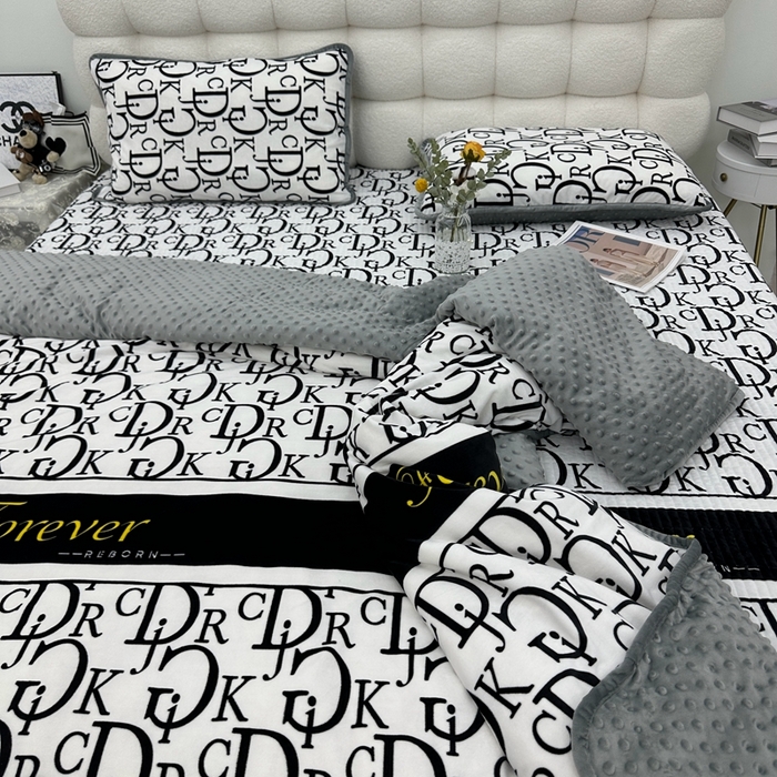 91家纺网 家纺一手货源 找家纺 暖居 2024新款婴儿绒 榻榻米炕盖床盖四件套 D字母